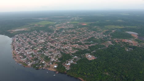 Ciudad-De-Oiapoque-En-Brasil-Vista-Por-Drone.-Hora-Del-Atardecer